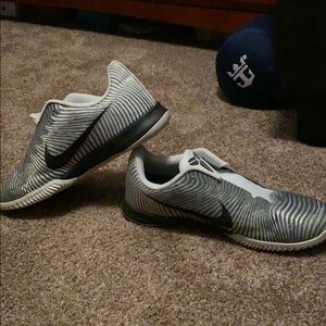 nike kobe mentality 2 (gray and black brand new )